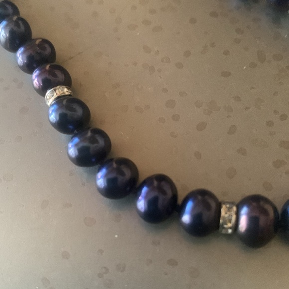 The Danbury Mint, NEW NEVER WORN, exquisite Cultured BLACK PEARL necklace. - Picture 10 of 10